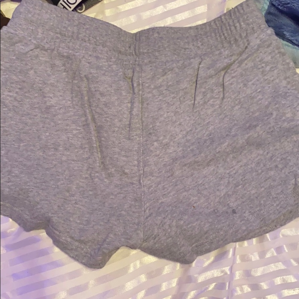 Grey shorts - Picture 2 of 3